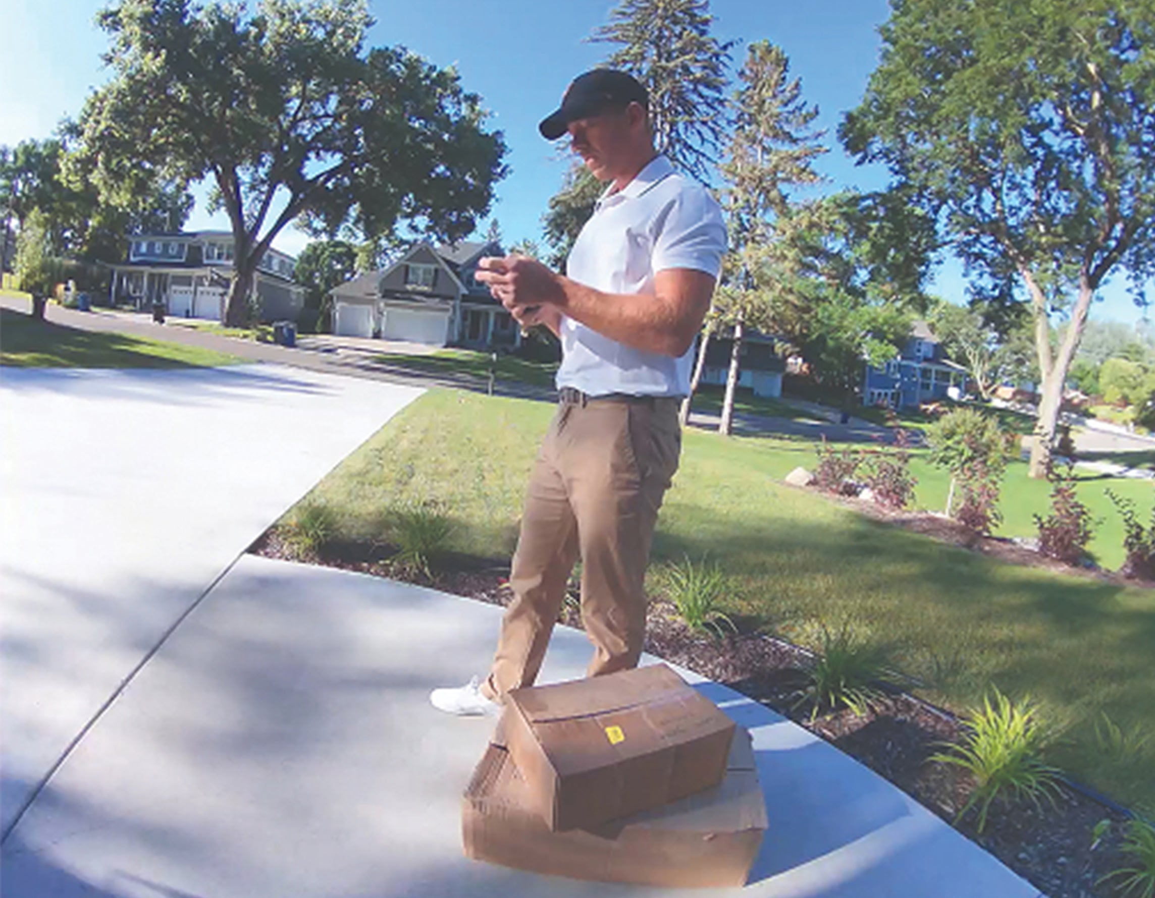 Keep everything in sight with a wide 180° Field of View.